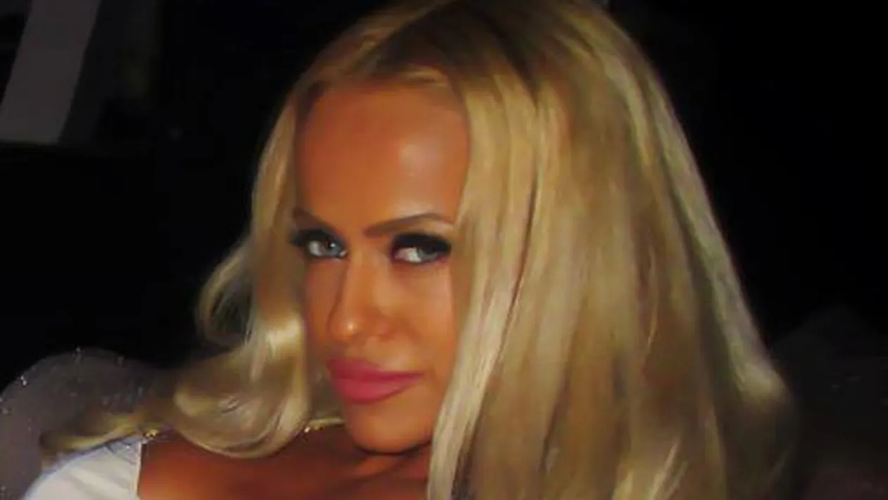 Anda Adam, in tandreturi cu un timisorean la bustul gol! Uite in ce ipostaza au putut fi fotografiati