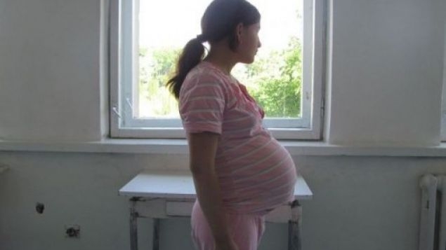 O copilă de 13 ani a născut la Spitalul de Pediatrie. Fata a fost adusă la UPU de părinți, fără să știe că este însărcinată