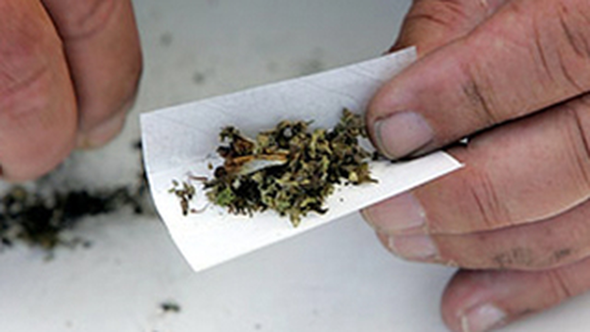 Un tanar de 29 de ani a vrut sa se sinucida dupa ce a consumat plante etnobotanice