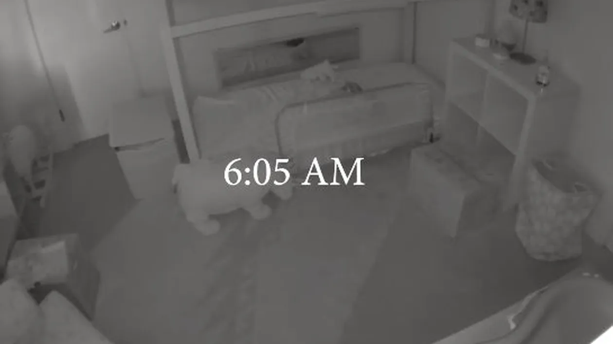 Si-au filmat bebelusul si au ramas uimiti! Ce se intampla in camera micutei, in fiecare dimineata. Imagini VIDEO virale