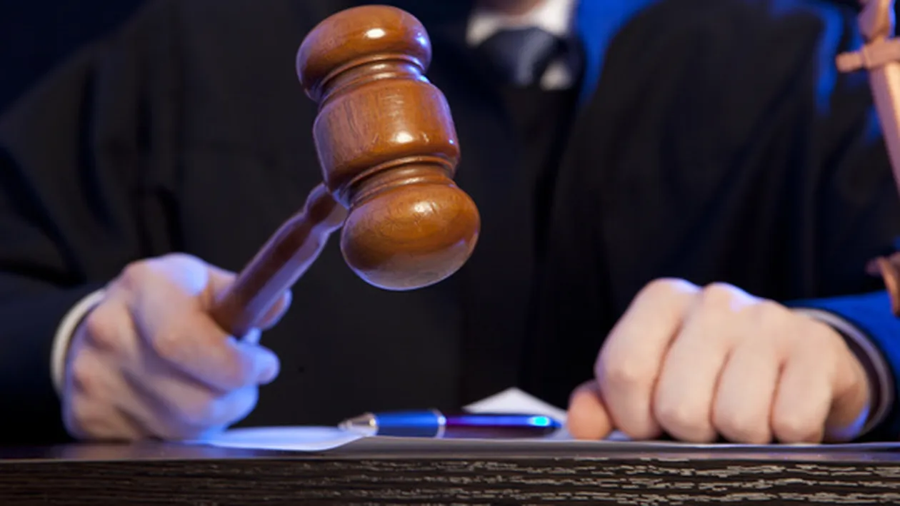 Grefieră din Iași, obligată să plătească daune morale de 20.000 de euro unui criminal