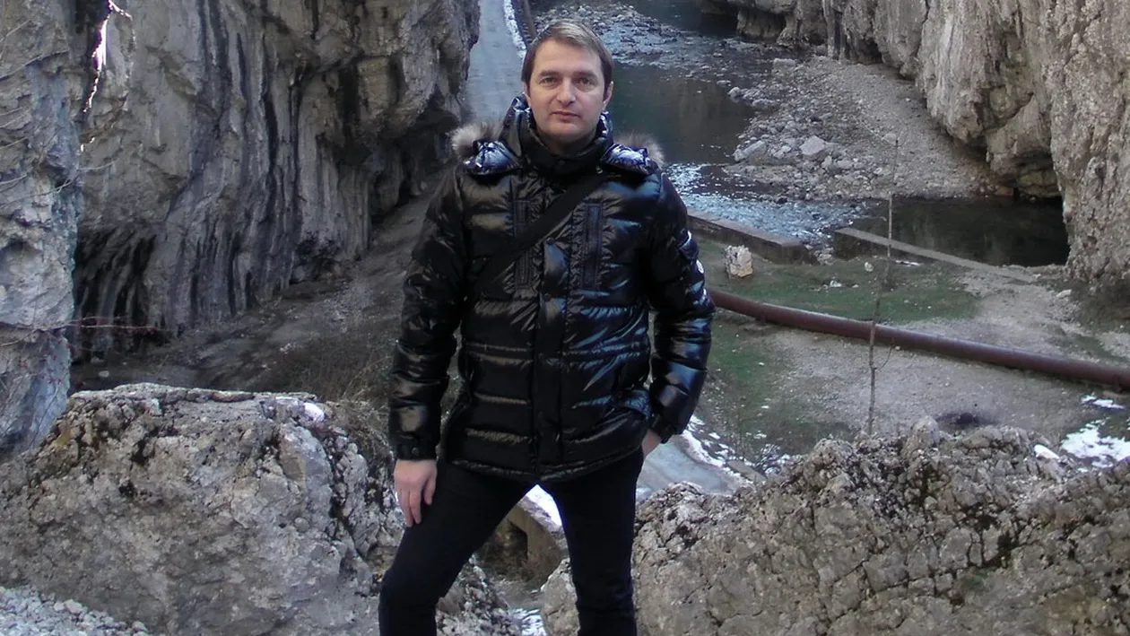 Adrian Artene, prezentatorul emisiunii CANCAN TV, s-a accidentat la schi: Locul meu nu este pe partie!