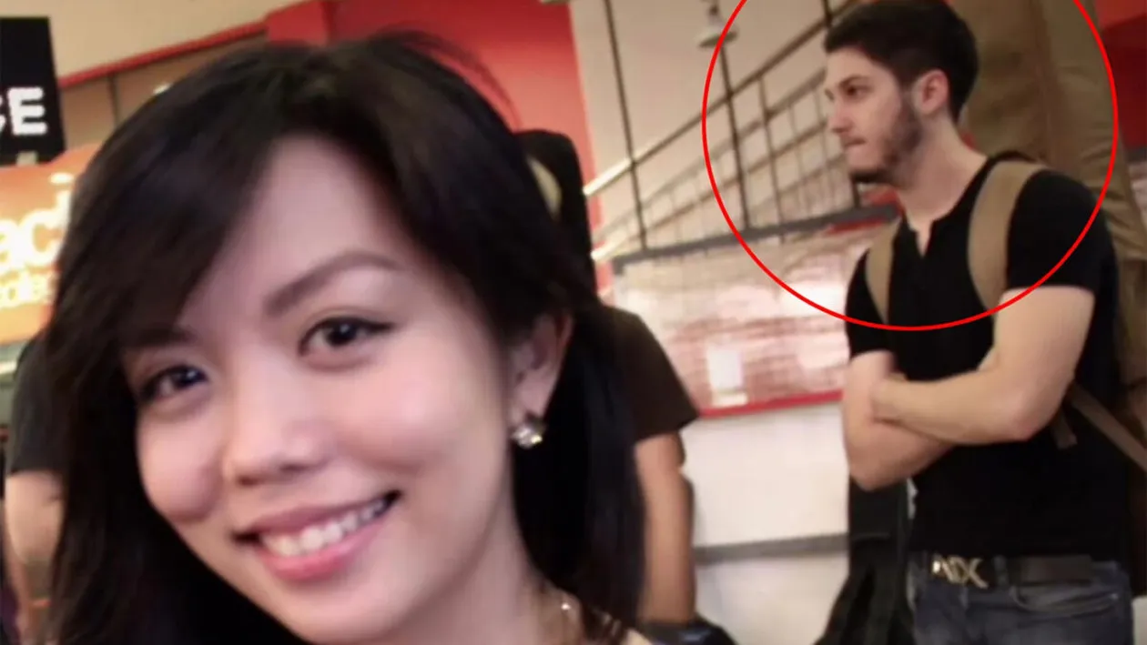 Tânăra din imagine și-a făcut acest selfie în octombrie 2012. Ce detaliu ireal a observat abia acum: Cine e tânărul din spatele ei, de fapt