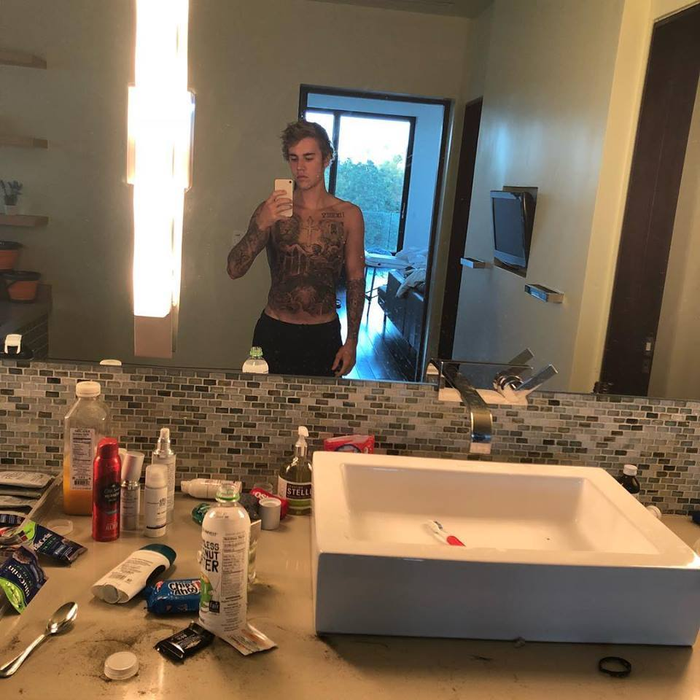 VIDEO / Selena Gomez s-a despărţit de The Weeknd?! Justin Bieber a fost surprins în casa fostei iubite