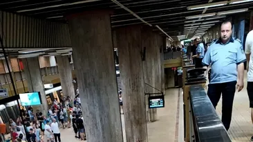 Alertă la metrou! Un bărbat a murit după ce a căzut în fața trenului la Piața Unirii