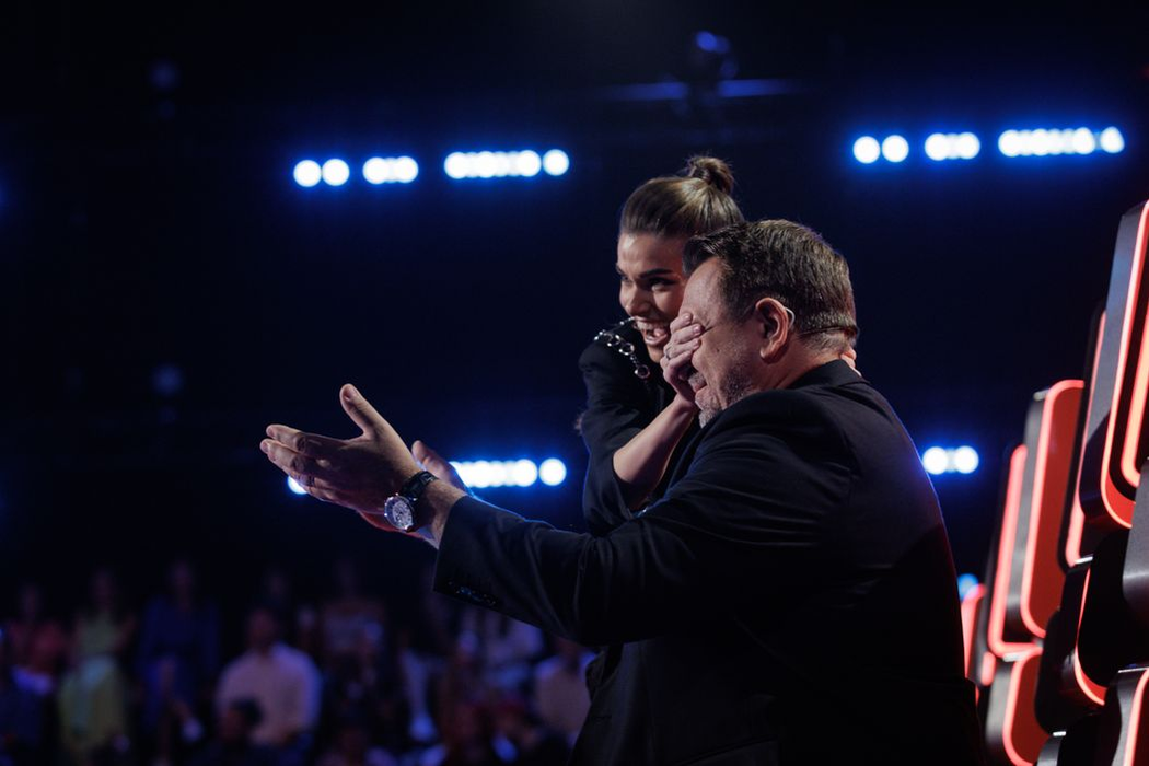 Momentul în care Loredana și Tudor Chirilă se sărută pasional la Vocea României! Reacția fabuloasă a juraților Pro TV. VIDEO