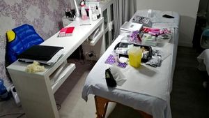 Afacerea ilegală prin care făcea bani, în apartamentul ei, o româncă stabilită în Italia