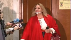 Șoșoacă a băgat spaima în membrii Comisiei Juridice! S-au încuiat cu cheia în sală VIDEO