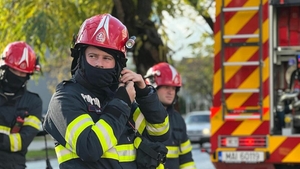 El este Sebastian, pompierul-erou care a salvat viața unui vecin în timpul său liber. Bărbatul căzuse într-o fântână