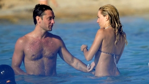 Sienna Miller si Jude Law s-au casatorit in Laos