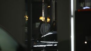 Fericit ca si-a gasit echipa, Ropotan si-a scos prietenii in club! Vezi aici cum si cu cine a chefuit fotbalistul pana in zori!