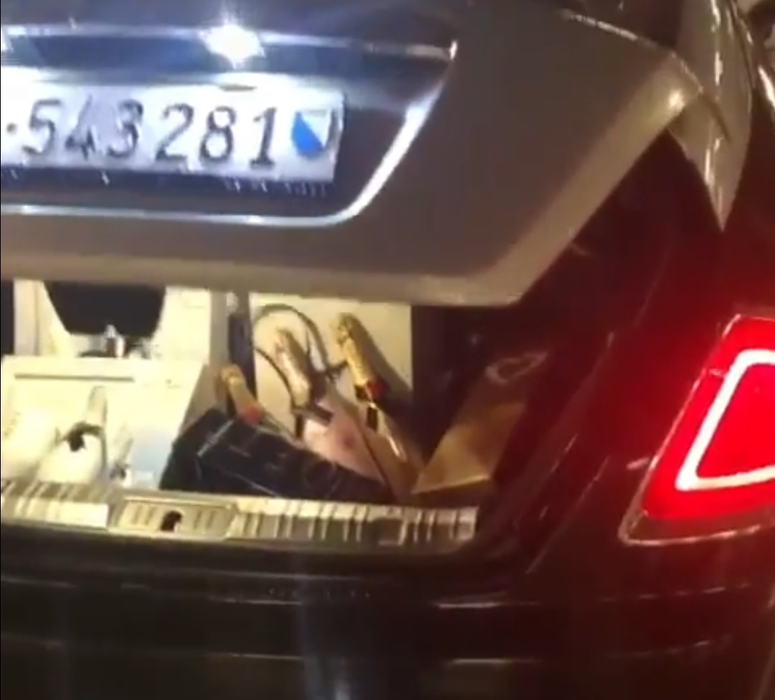 ”Elvețianul” Birlic s-a mândrit pe Instagram cu un portbagaj plin de băuturi fine