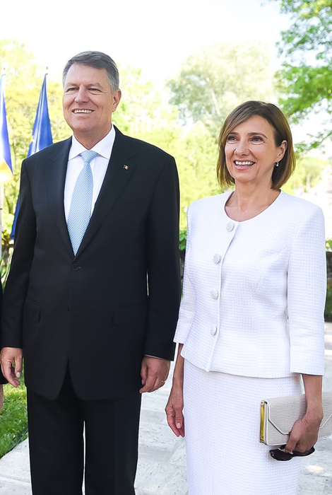 320.000 de euro dintr-o lovitură! Klaus Iohannis și soția lui au pus mâna pe mai multe imobile din Sibiu