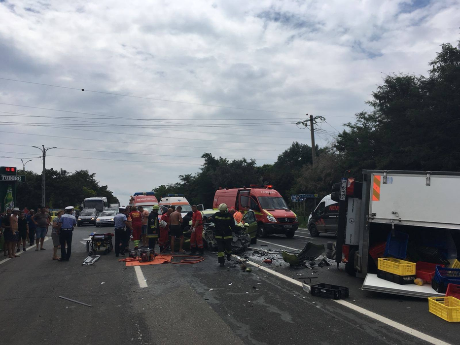 Trei persoane rănite, între care un adolescent în comă, în urma unui accident lângă Costinești. Tânărul, preluat cu elicopterul SMURD