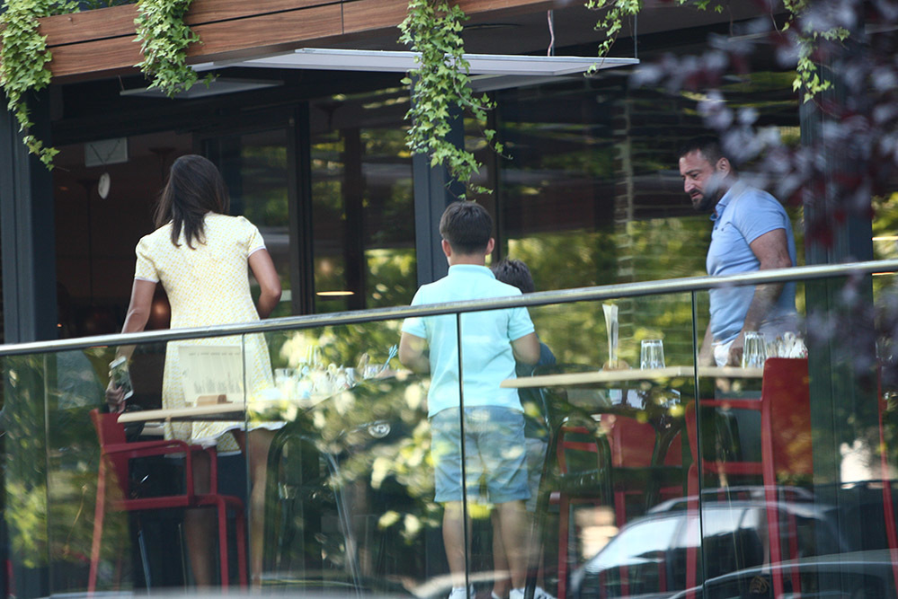 Nelu Iordache a luat masa cu familia la un restaurant din Capitală