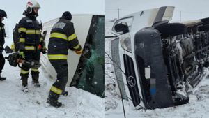 Un microbuz s-a răsturnat pe drumul București-Giurgiu. A fost activat planul roșu: 16 pasageri trăiesc un coșmar