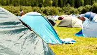 Tânără de 27 de ani, la un pas de tragedie într-un camping din Eforie Nord: ”S-a trezit cu foarfeca în mână”