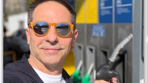 Dan Negru, șocat de prețurile carburanților din SUA! Cât costă acum un litru de benzina în New York