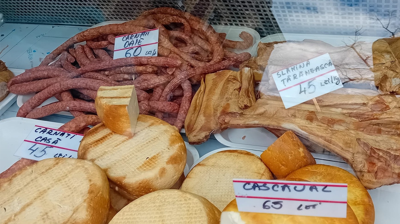 Cu câți lei se vinde 1 kg de cârnați, la Târgul de Crăciun din curtea Ministerului Agriculturii
