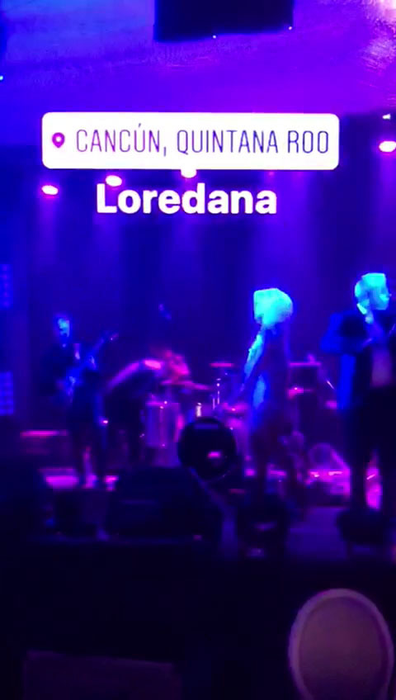 Loredana cântă la petrecere