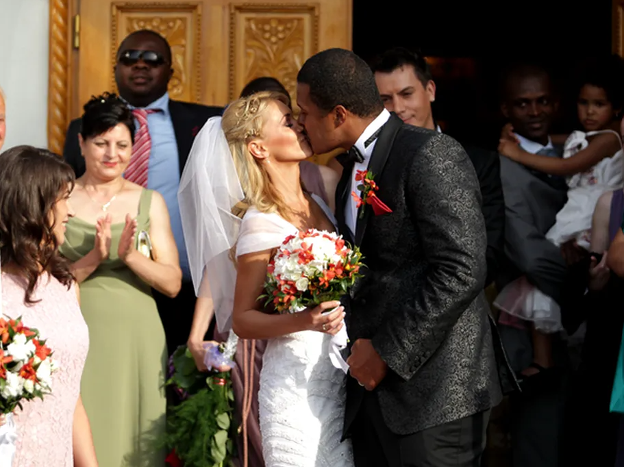 Imagini de la nunta lui Cabral cu Andreea Ibacka, din 2011. Gestul bizar făcut de vedeta Pro TV, după ce a ieșit din biserică