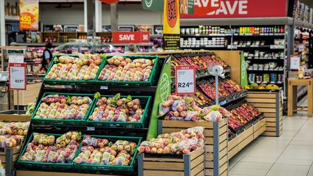 Alertă alimentară la Kaufland! Supermarketul a retras două produse contaminate cu o bacterie periculoasă