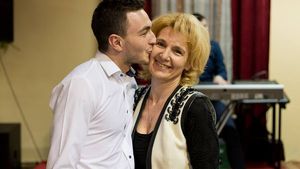 E încă student, dar a pus pe picioare o afacere cu care nu dă greş. Povestea tânărului care face bani din... pomeni