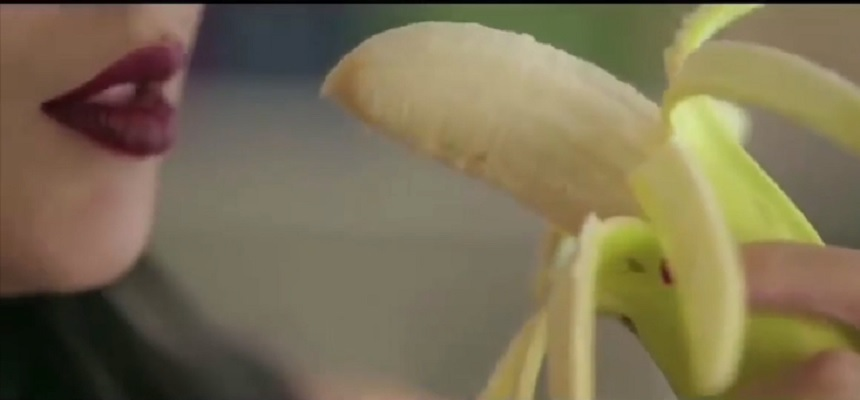 Scene fierbinţi în videoclipul unei cântăreţe celebre! Aceasta a fost arestată după ce…