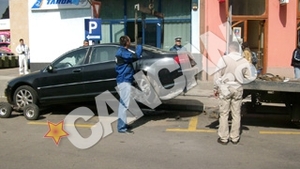 Proprietarii masinii care a explodat la Oradea spun ca nu aveau dusmani si nu stiu cine a montat bomba