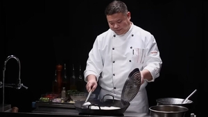 Chef John gătește Pui cu Chilli – explozie de arome Indo-Chineze direct din wok