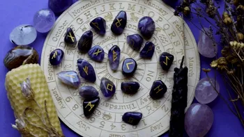 Horoscop rune 21 decembrie 2025. Runa lui Odin ne aduce astăzi acceptare iar Universul te obligă să privești cu atenție