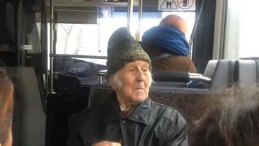 Poveste emoționantă despre un veteran de 100 de ani. A fost criticat de oamenii care stateau, la rând, la farmacie