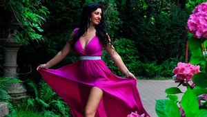 Mirela Banias de la “Insula Iubirii”, mărturii înfiorătoare: “Tatăl lui a murit spânzurandu-se”. Legătura neștiută dintre brunetă și un criminal în serie