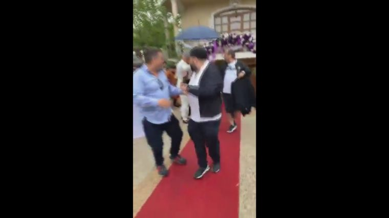 Ce rușine! Florin Salam a fugit de la o nuntă, în timp ce cânta. Imaginile au devenit virale pe Internet
