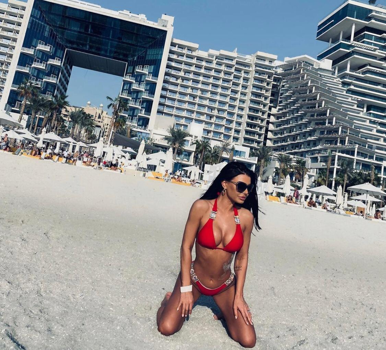 Ana Mocanu, sexy pe plaja în Dubai
