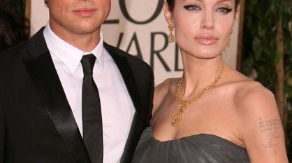 Cel mai frumos cuplu de la Hollywood şi-a oficializat relaţia! Brad Pitt şi Angelina Jolie s-au căsătorit în ziua de Crăciun!