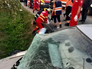 Daniela Cușnir, condusă pe ultimul drum cu lacrimi și cântece de jale. Întrebarea cutremurătoare repetată de mama regretatei cântărețe lângă sicriu | FOTO