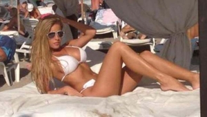 O blonda superba de la noi vrea sa paraseasca Romania! Vrea sa se casatoreasca cu un actor celebru