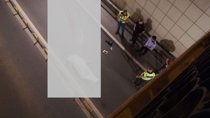 Sinucidere misterioasă la Iași! Tânărul s-a aruncat de pe un pasaj. Avea buzunarele pline cu bani