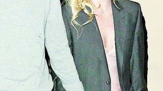 Britney Spears, comportament bizar la petrecerea noului logodnic! De mana cu alt barbat