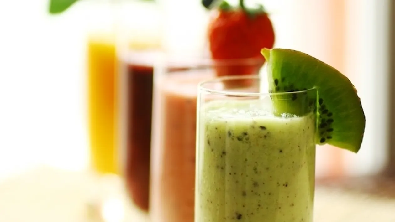 Celebrul Dr. Oz îţi recomandă trei smoothie-uri care te ajută să slăbeşti rapid