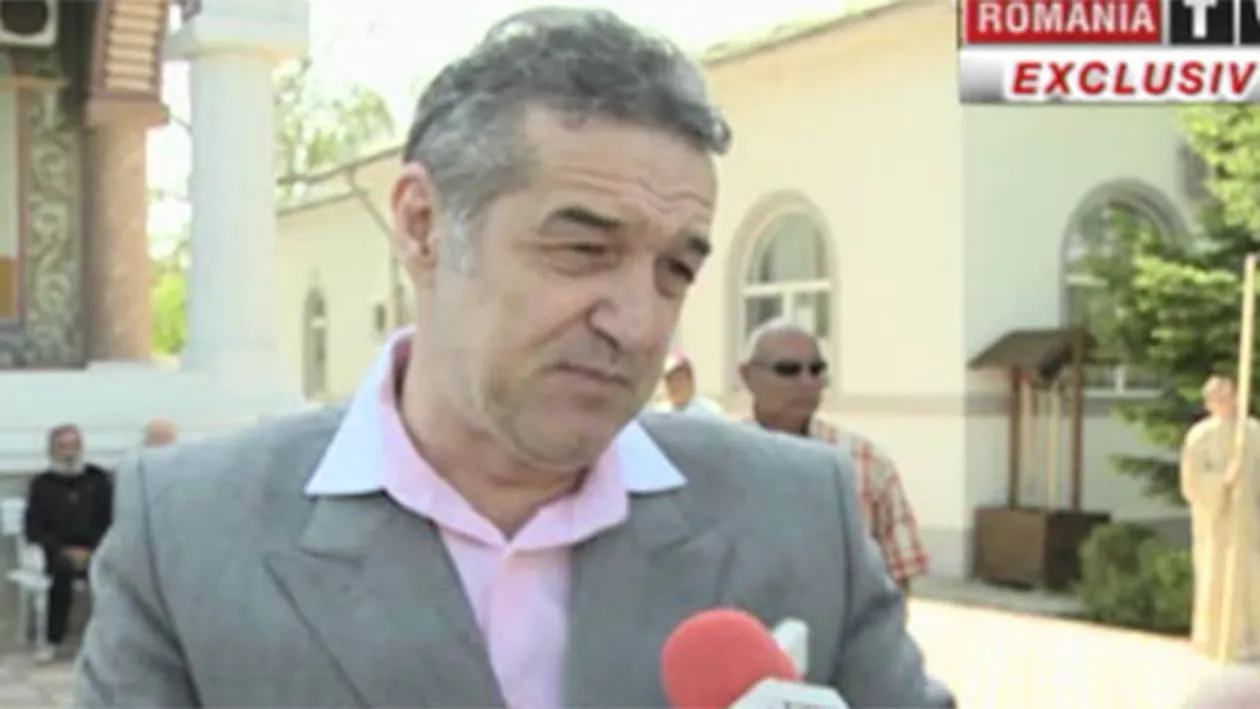 Becali, ingenuncheat in fata icoanelor! Latifundiarul din Pipera s-a rugat pentru echipa Steaua, dar si pentru binele familiei!