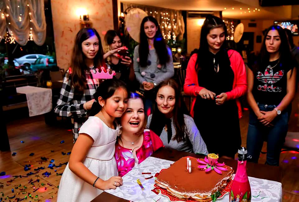 Lorelai Moșneguțu, fata fără mâini care a câștigat ”Românii au talent”