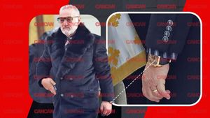 Nu e o glumă! Cât costă ceasul de aur pe care Gigi Becali l-a purtat în ziua sfințirii Catedralei Mântuirii Neamului | EXCLUSIV