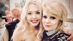 Mătuşa Denisei Manelista nu-şi poate reveni după ce şi-a pierdut nepoata: "Urlu cât mă ţin puterile..."