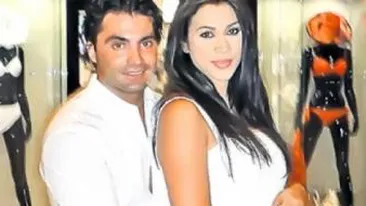 Momente ULUITOARE in fata casei Ralucai Pastrama, chiar inainte de nunta! Politia si-a facut aparitia