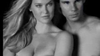 VIDEO Rafael Nadal si Bar Refaeli, intr-un pictorial sexy. Fosta iubita a lui Leo DiCaprio, in sanii goi!