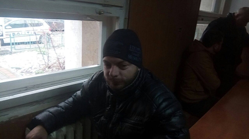 Angajatul unei spălătorii auto din Iaşi a furat o maşină şi a plecat la plimbare prin oraş. Era atât de beat încât a adormit în sediul Poliţiei 