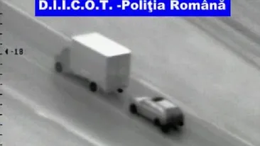 Cascadoriile uluitoare la care au apelat niște hoți români pentru a goli un TIR în trafic, cu 100 km/h VIDEO