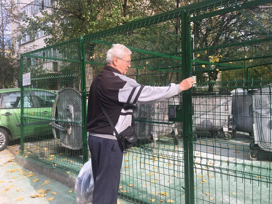 Gunoiul, protejat mai ceva ca un seif